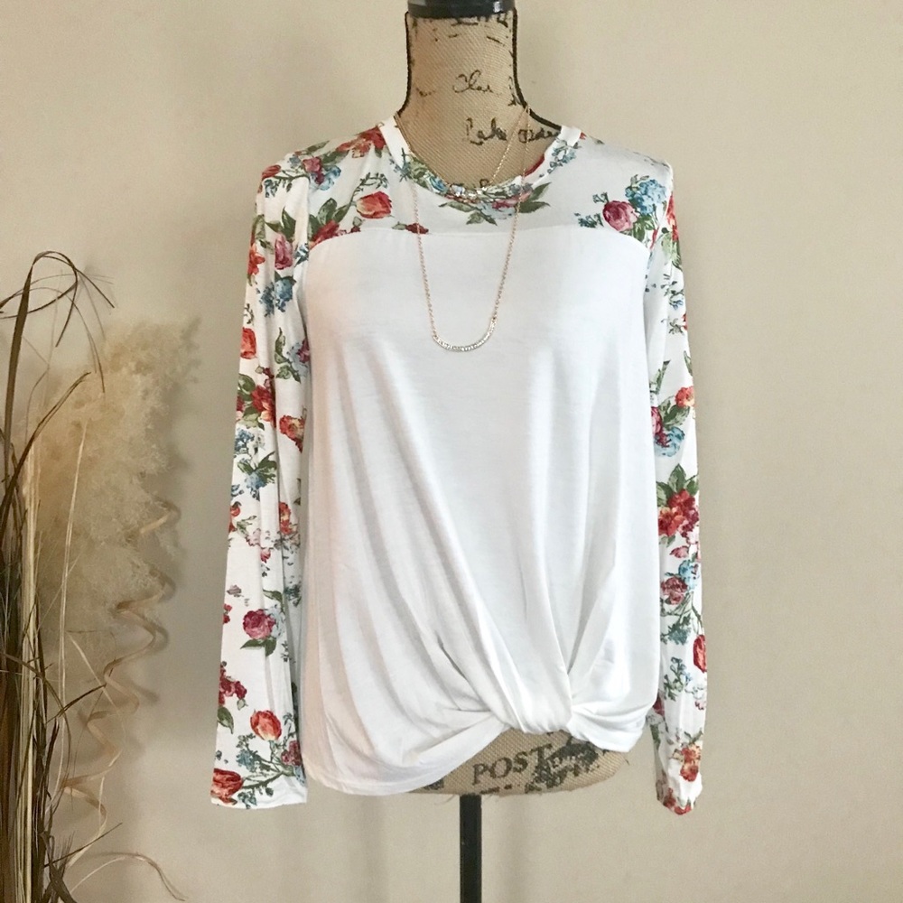 Last 1! Ivory floral color block tee 🇺🇸 - Picture 6 of 6